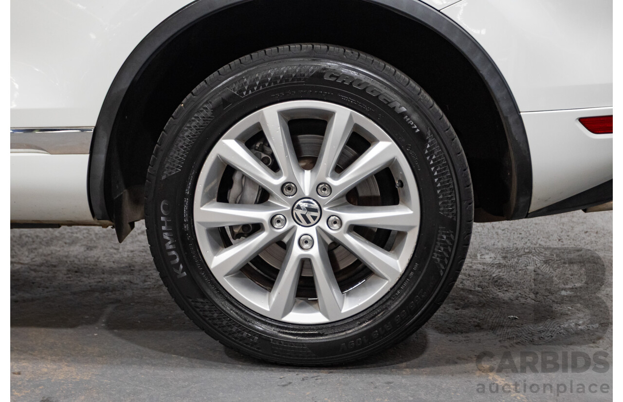 06/2014 Volkswagen Touareg 150 TDI (AWD) 7P MY14 4D Wagon White Turbo Diesel 3.0L