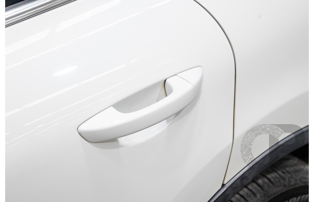 06/2014 Volkswagen Touareg 150 TDI (AWD) 7P MY14 4D Wagon White Turbo Diesel 3.0L