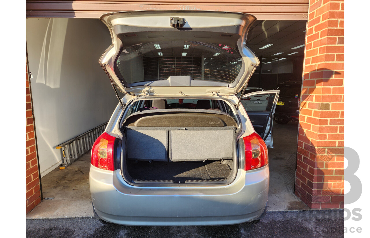 5/2004 Toyota Corolla Ascent SECA ZZE122R 5d Hatchback Grey/Silver 1.8L