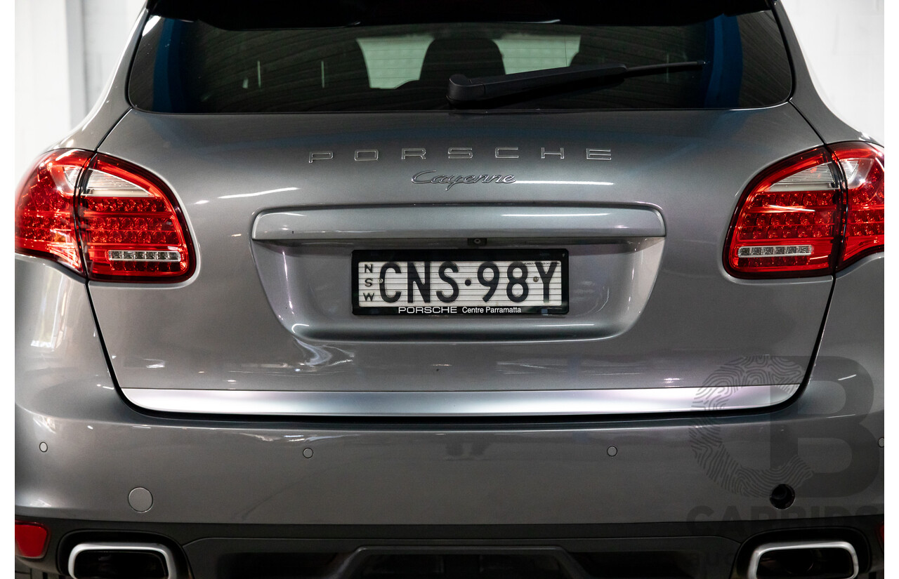 9/2013 Porsche Cayenne Diesel Series 2 MY14 4d Wagon Meteor Grey Metallic Turbo Diesel V6 3.0L