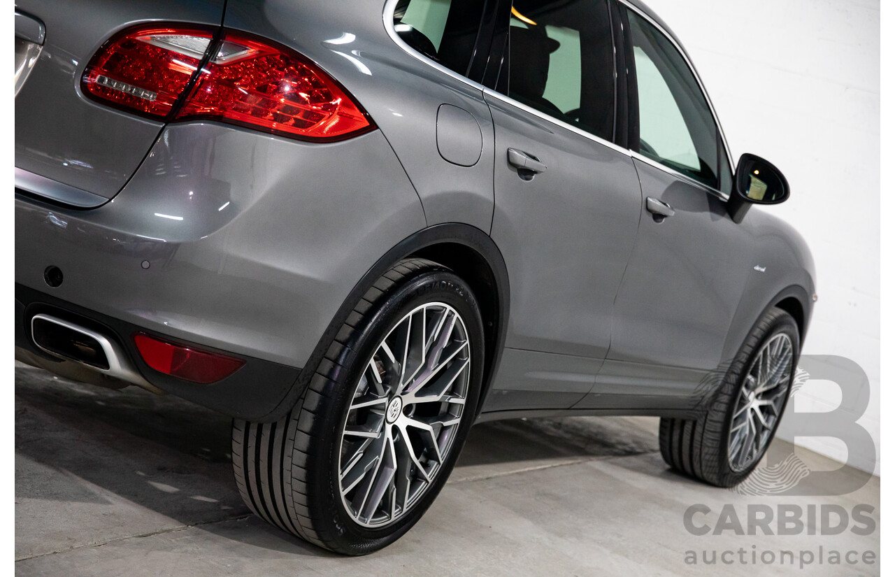 9/2013 Porsche Cayenne Diesel Series 2 MY14 4d Wagon Meteor Grey Metallic Turbo Diesel V6 3.0L