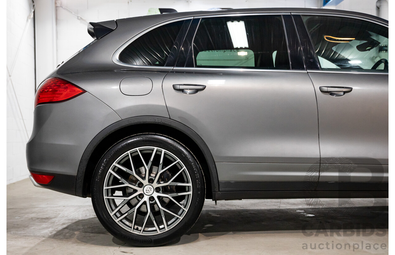 9/2013 Porsche Cayenne Diesel Series 2 MY14 4d Wagon Meteor Grey Metallic Turbo Diesel V6 3.0L