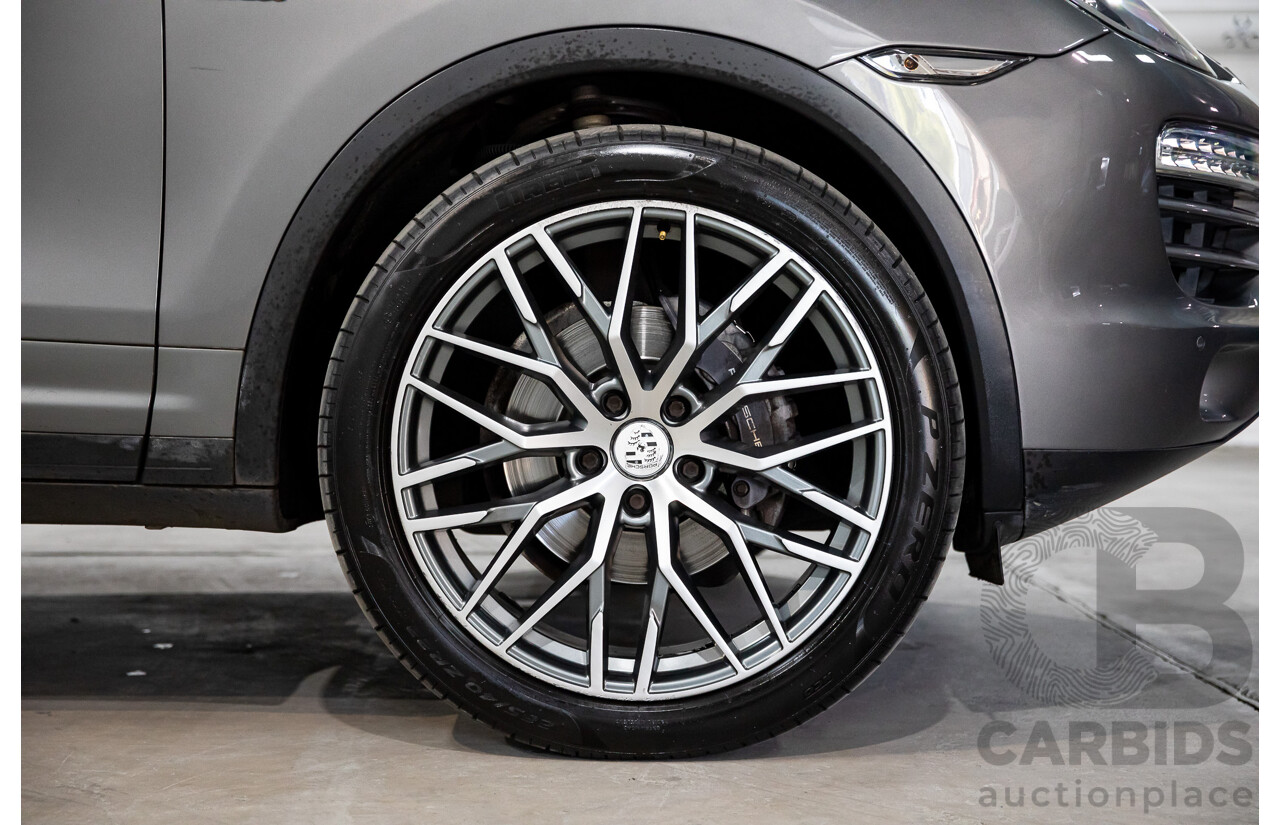 9/2013 Porsche Cayenne Diesel Series 2 MY14 4d Wagon Meteor Grey Metallic Turbo Diesel V6 3.0L