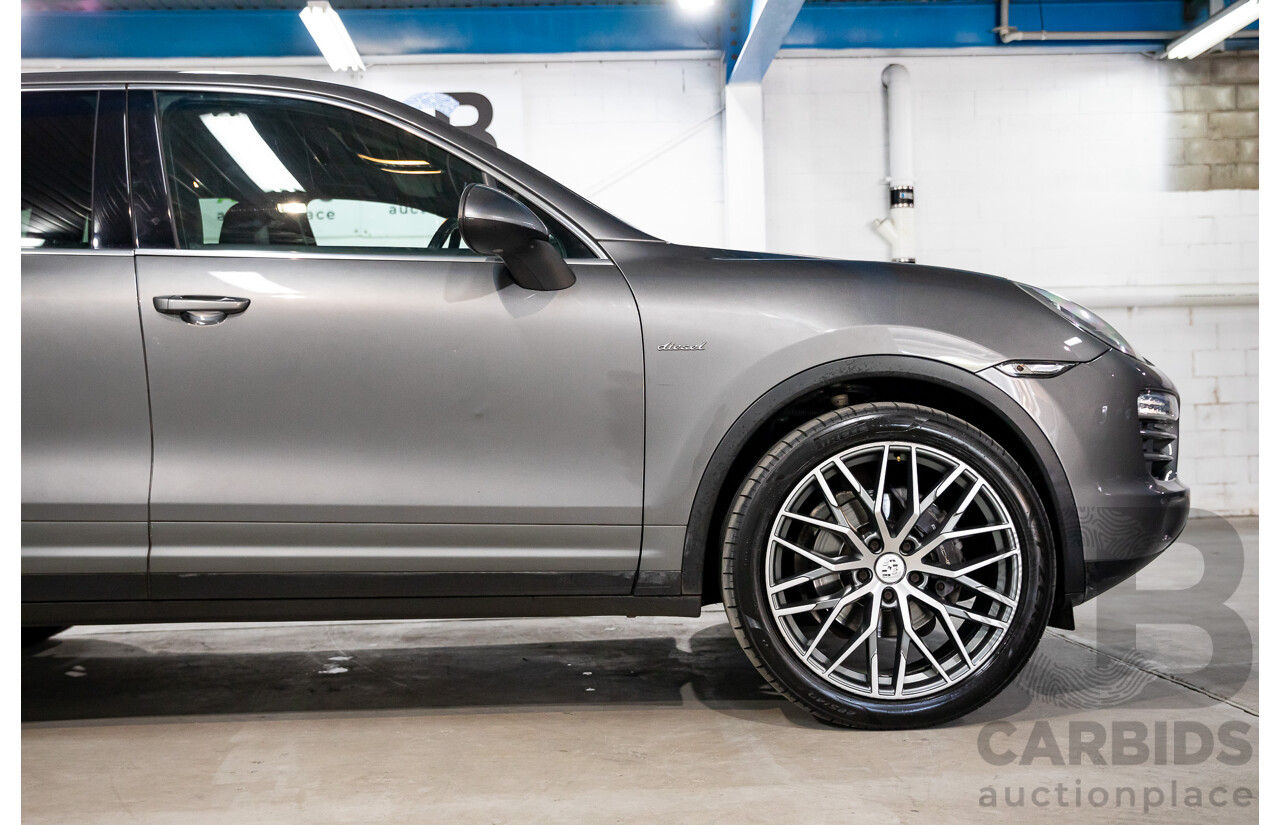 9/2013 Porsche Cayenne Diesel Series 2 MY14 4d Wagon Meteor Grey Metallic Turbo Diesel V6 3.0L