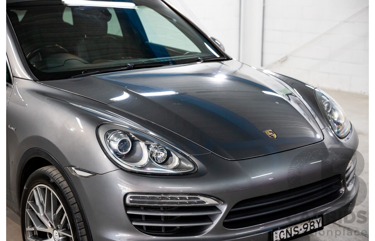 9/2013 Porsche Cayenne Diesel Series 2 MY14 4d Wagon Meteor Grey Metallic Turbo Diesel V6 3.0L