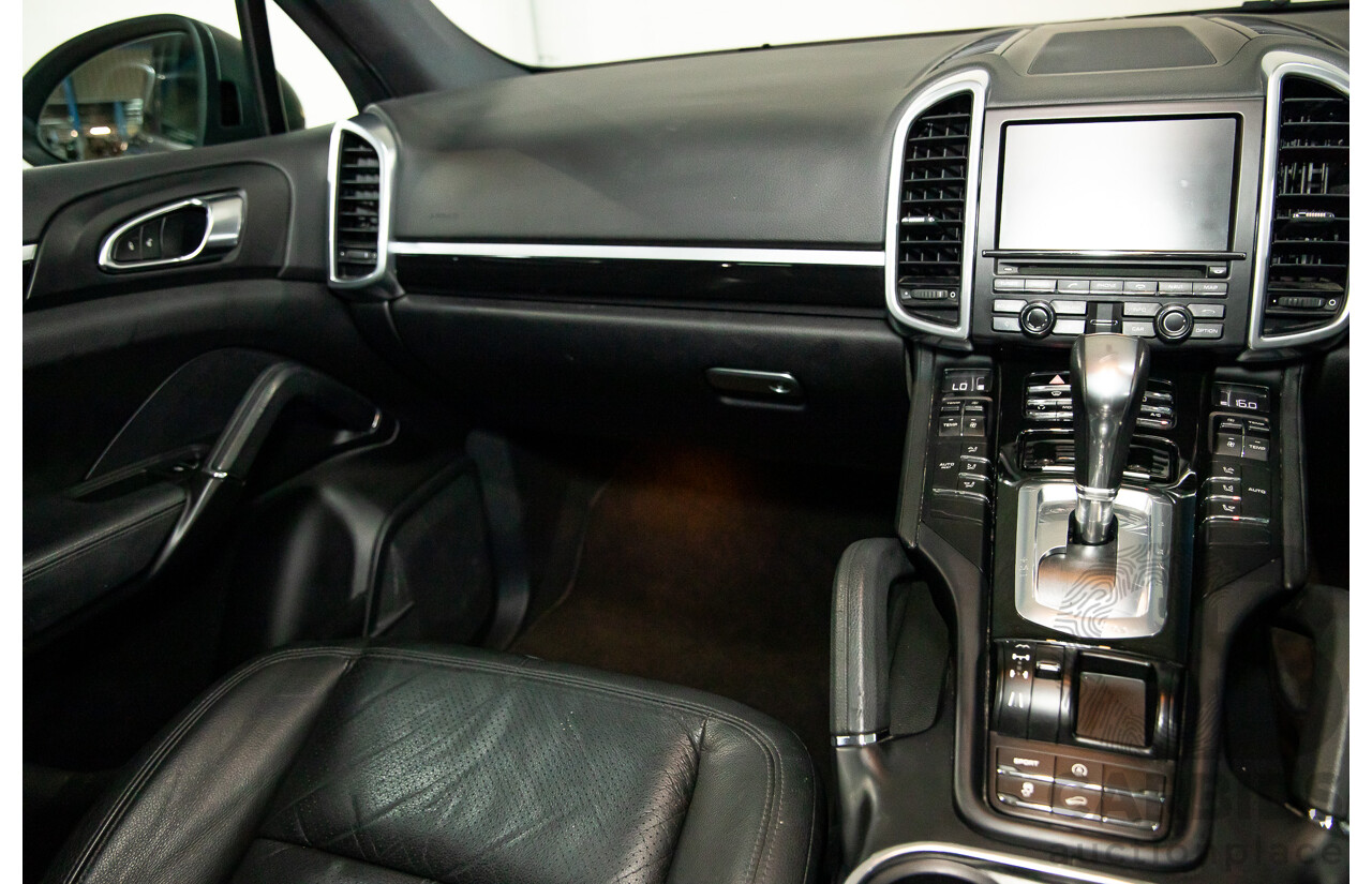 9/2013 Porsche Cayenne Diesel Series 2 MY14 4d Wagon Meteor Grey Metallic Turbo Diesel V6 3.0L