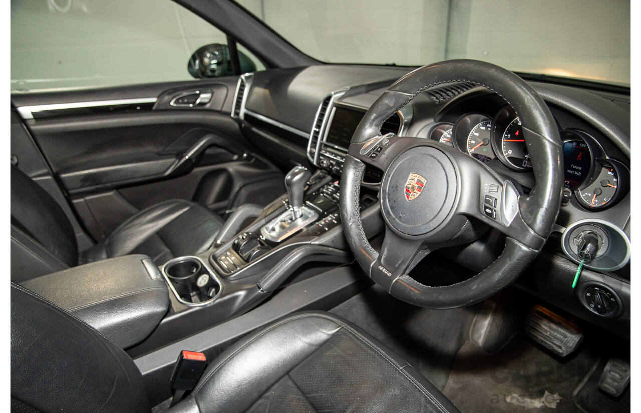 9/2013 Porsche Cayenne Diesel Series 2 MY14 4d Wagon Meteor Grey Metallic Turbo Diesel V6 3.0L
