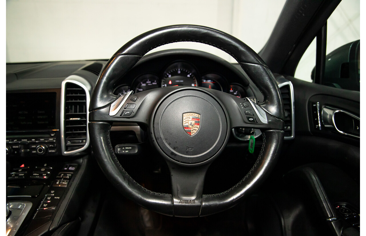 9/2013 Porsche Cayenne Diesel Series 2 MY14 4d Wagon Meteor Grey Metallic Turbo Diesel V6 3.0L