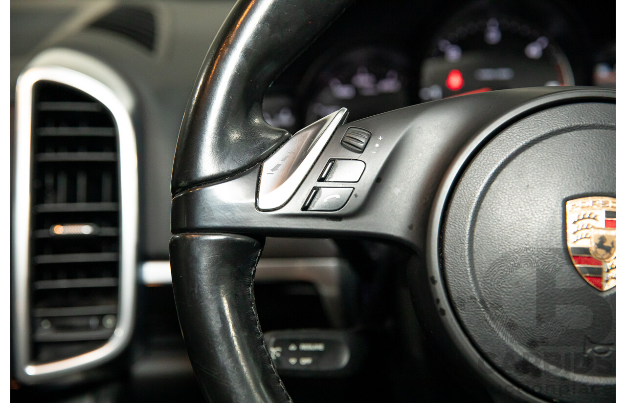 9/2013 Porsche Cayenne Diesel Series 2 MY14 4d Wagon Meteor Grey Metallic Turbo Diesel V6 3.0L