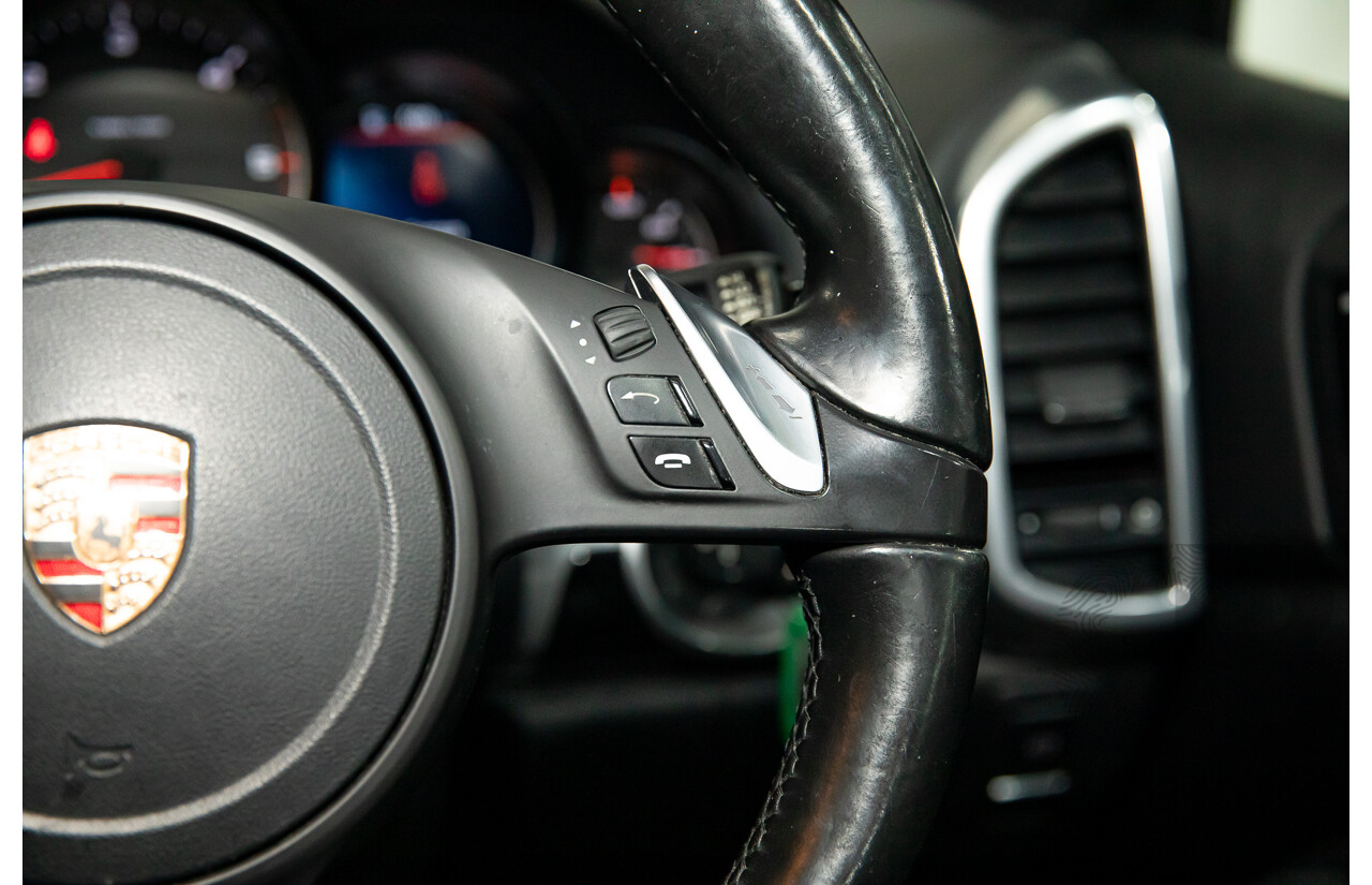 9/2013 Porsche Cayenne Diesel Series 2 MY14 4d Wagon Meteor Grey Metallic Turbo Diesel V6 3.0L