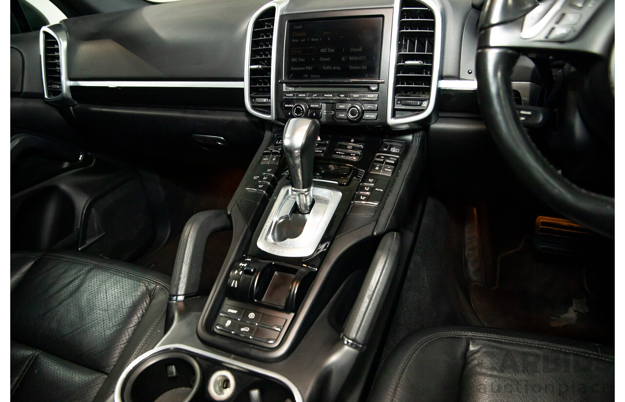 9/2013 Porsche Cayenne Diesel Series 2 MY14 4d Wagon Meteor Grey Metallic Turbo Diesel V6 3.0L