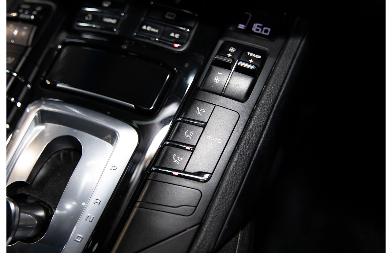 9/2013 Porsche Cayenne Diesel Series 2 MY14 4d Wagon Meteor Grey Metallic Turbo Diesel V6 3.0L