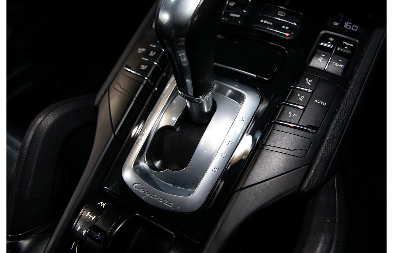 9/2013 Porsche Cayenne Diesel Series 2 MY14 4d Wagon Meteor Grey Metallic Turbo Diesel V6 3.0L