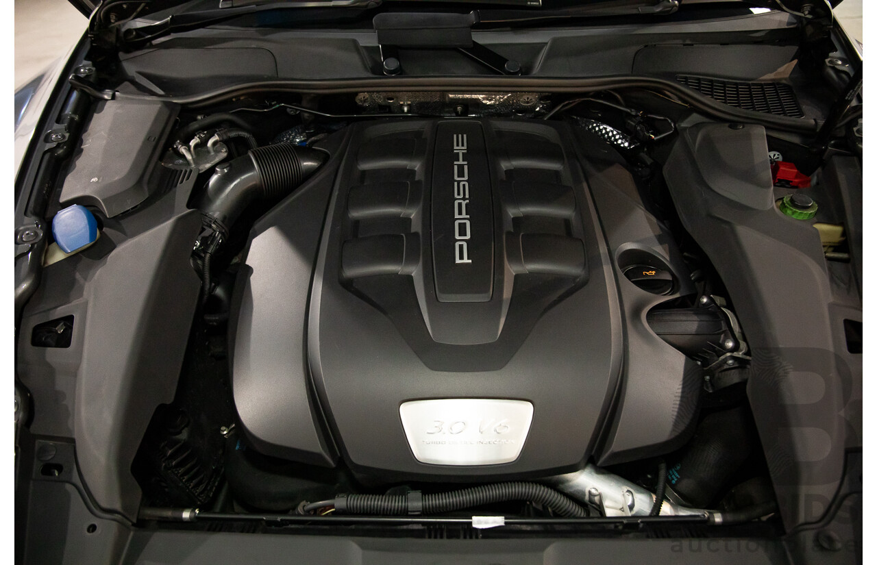 9/2013 Porsche Cayenne Diesel Series 2 MY14 4d Wagon Meteor Grey Metallic Turbo Diesel V6 3.0L