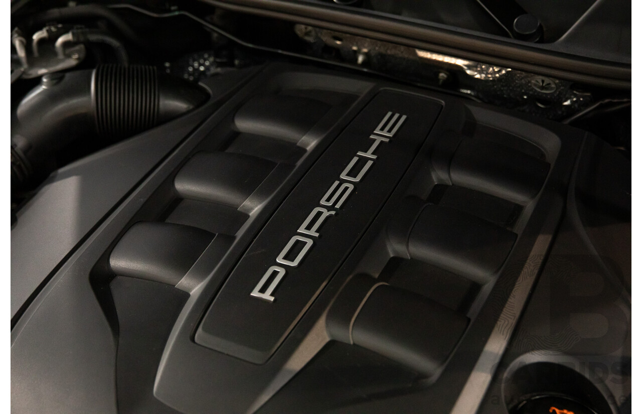 9/2013 Porsche Cayenne Diesel Series 2 MY14 4d Wagon Meteor Grey Metallic Turbo Diesel V6 3.0L