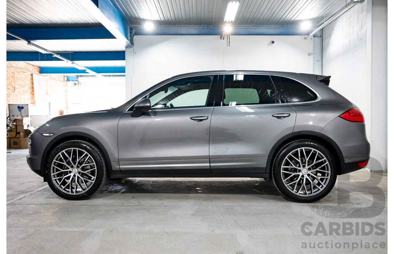 9/2013 Porsche Cayenne Diesel Series 2 MY14 4d Wagon Meteor Grey Metallic Turbo Diesel V6 3.0L