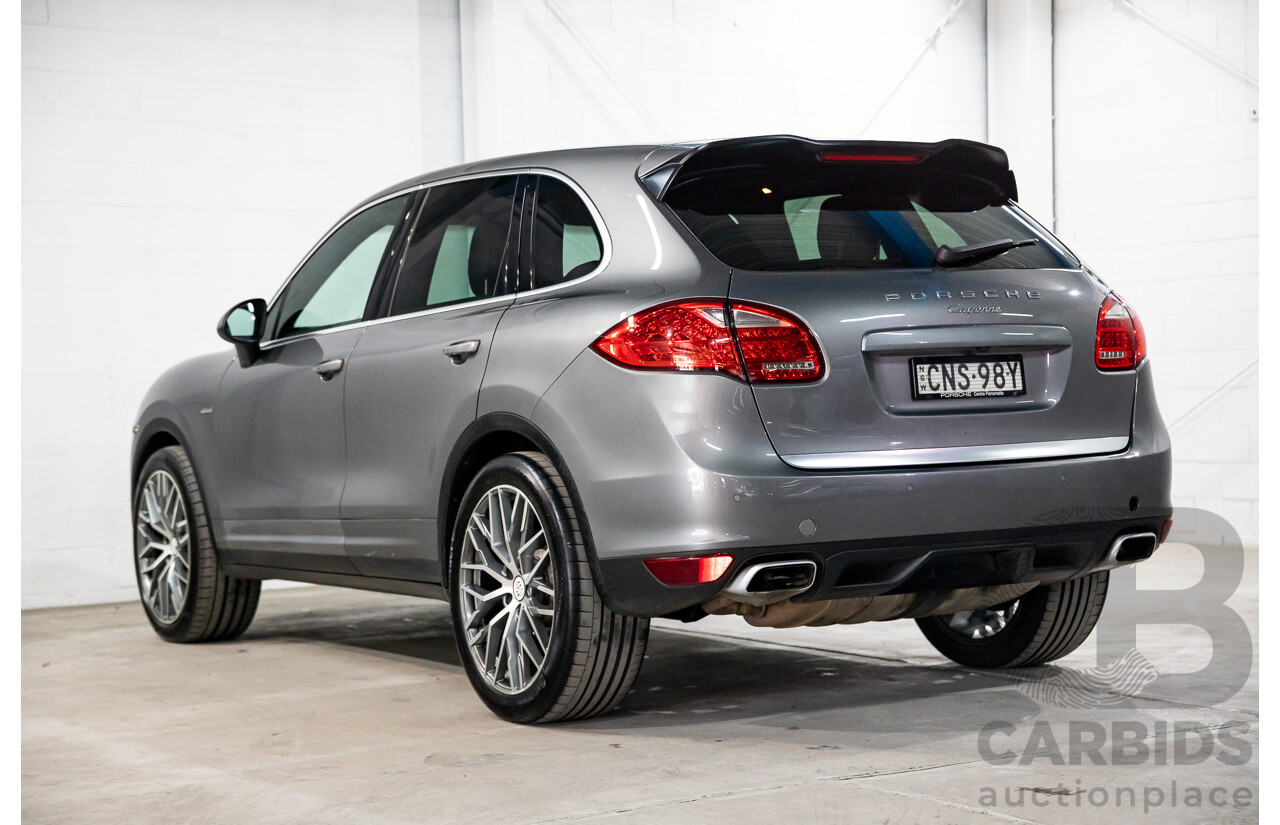 9/2013 Porsche Cayenne Diesel Series 2 MY14 4d Wagon Meteor Grey Metallic Turbo Diesel V6 3.0L
