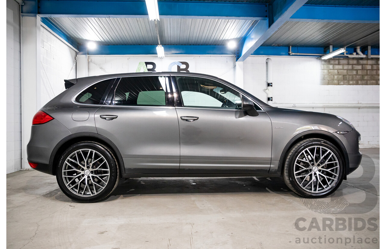 9/2013 Porsche Cayenne Diesel Series 2 MY14 4d Wagon Meteor Grey Metallic Turbo Diesel V6 3.0L