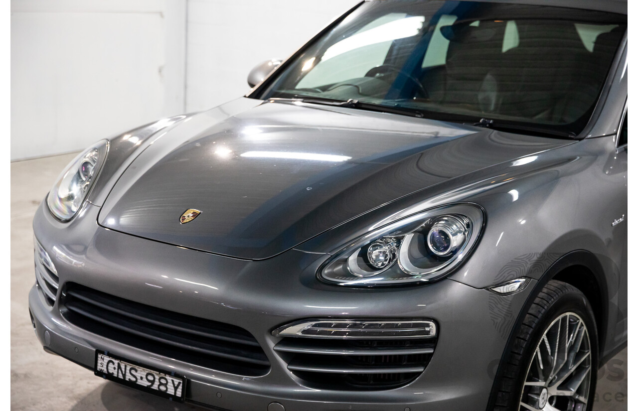 9/2013 Porsche Cayenne Diesel Series 2 MY14 4d Wagon Meteor Grey Metallic Turbo Diesel V6 3.0L