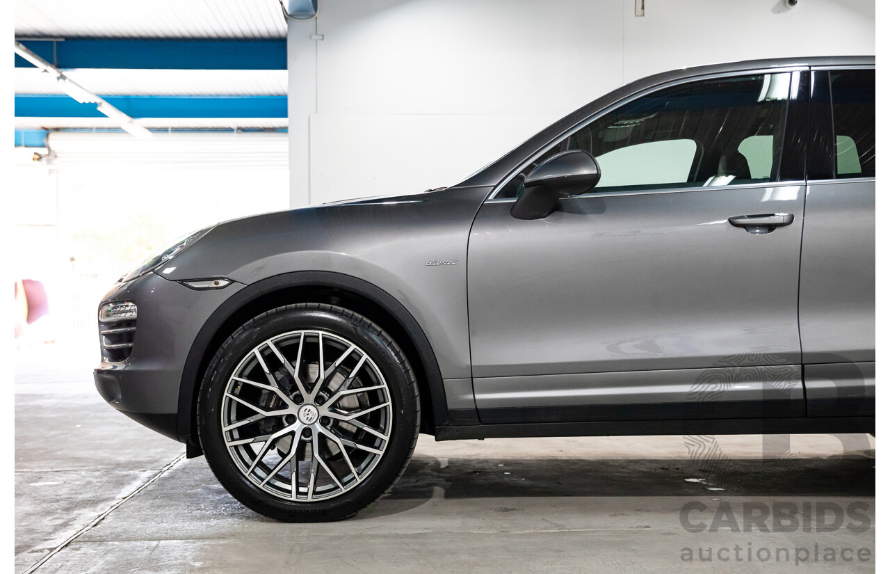 9/2013 Porsche Cayenne Diesel Series 2 MY14 4d Wagon Meteor Grey Metallic Turbo Diesel V6 3.0L