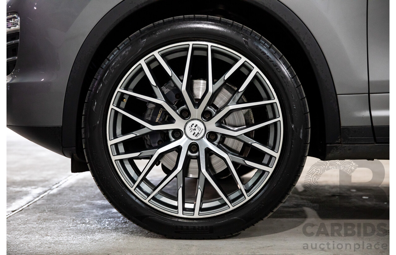 9/2013 Porsche Cayenne Diesel Series 2 MY14 4d Wagon Meteor Grey Metallic Turbo Diesel V6 3.0L