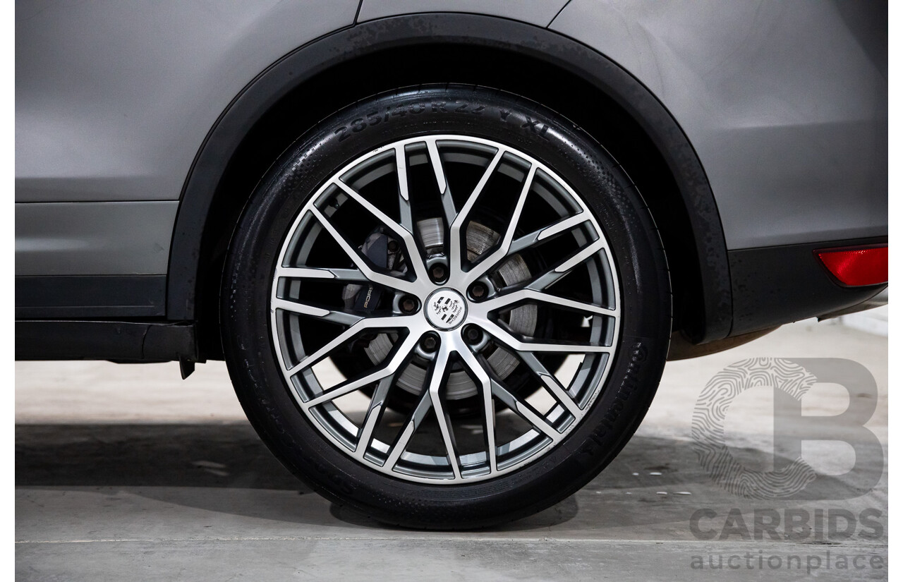 9/2013 Porsche Cayenne Diesel Series 2 MY14 4d Wagon Meteor Grey Metallic Turbo Diesel V6 3.0L