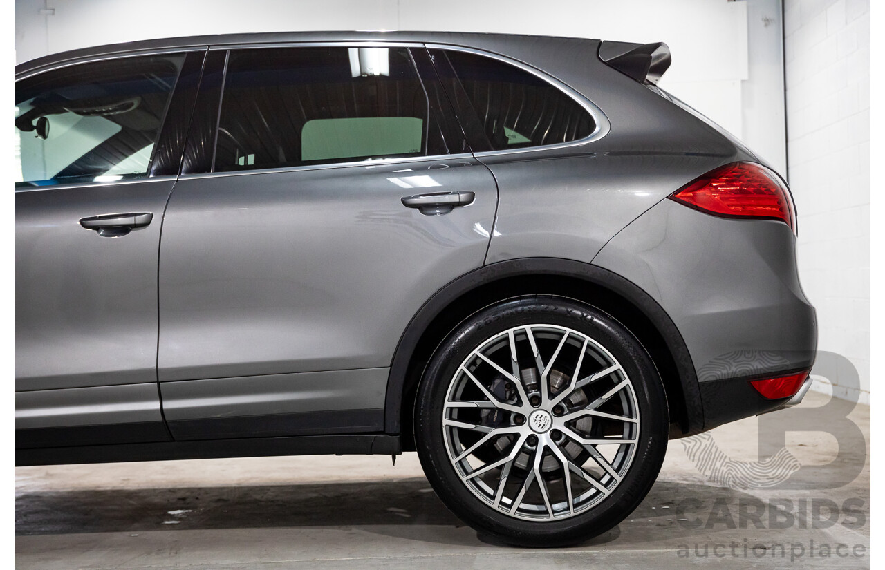 9/2013 Porsche Cayenne Diesel Series 2 MY14 4d Wagon Meteor Grey Metallic Turbo Diesel V6 3.0L