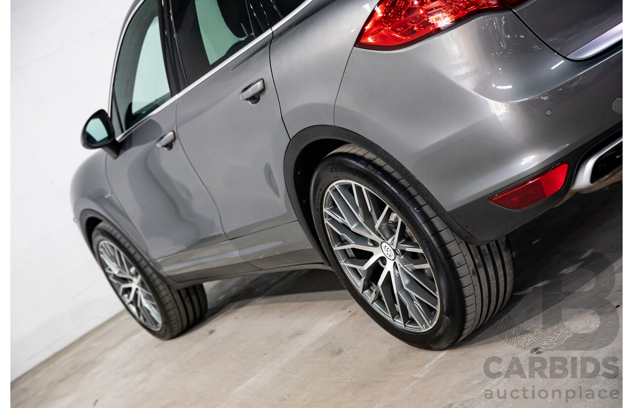 9/2013 Porsche Cayenne Diesel Series 2 MY14 4d Wagon Meteor Grey Metallic Turbo Diesel V6 3.0L