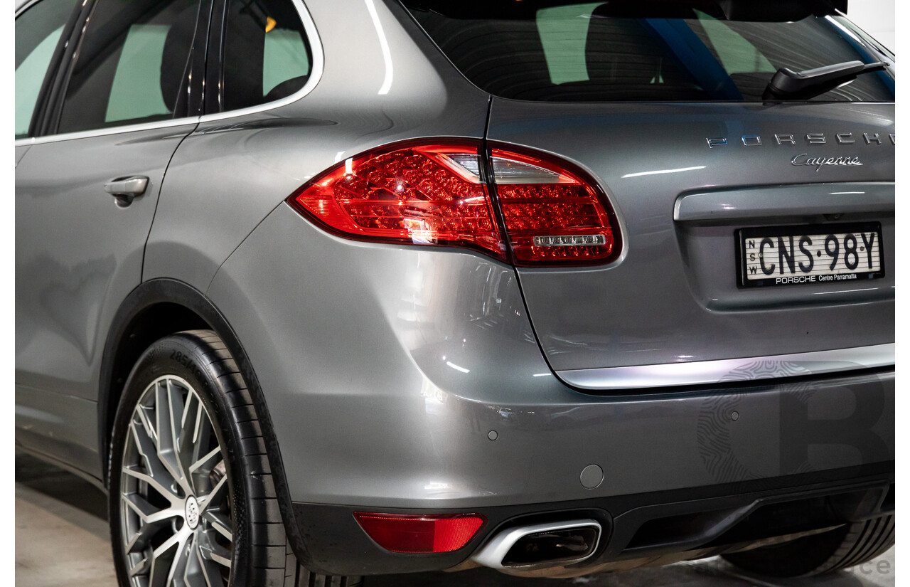 9/2013 Porsche Cayenne Diesel Series 2 MY14 4d Wagon Meteor Grey Metallic Turbo Diesel V6 3.0L