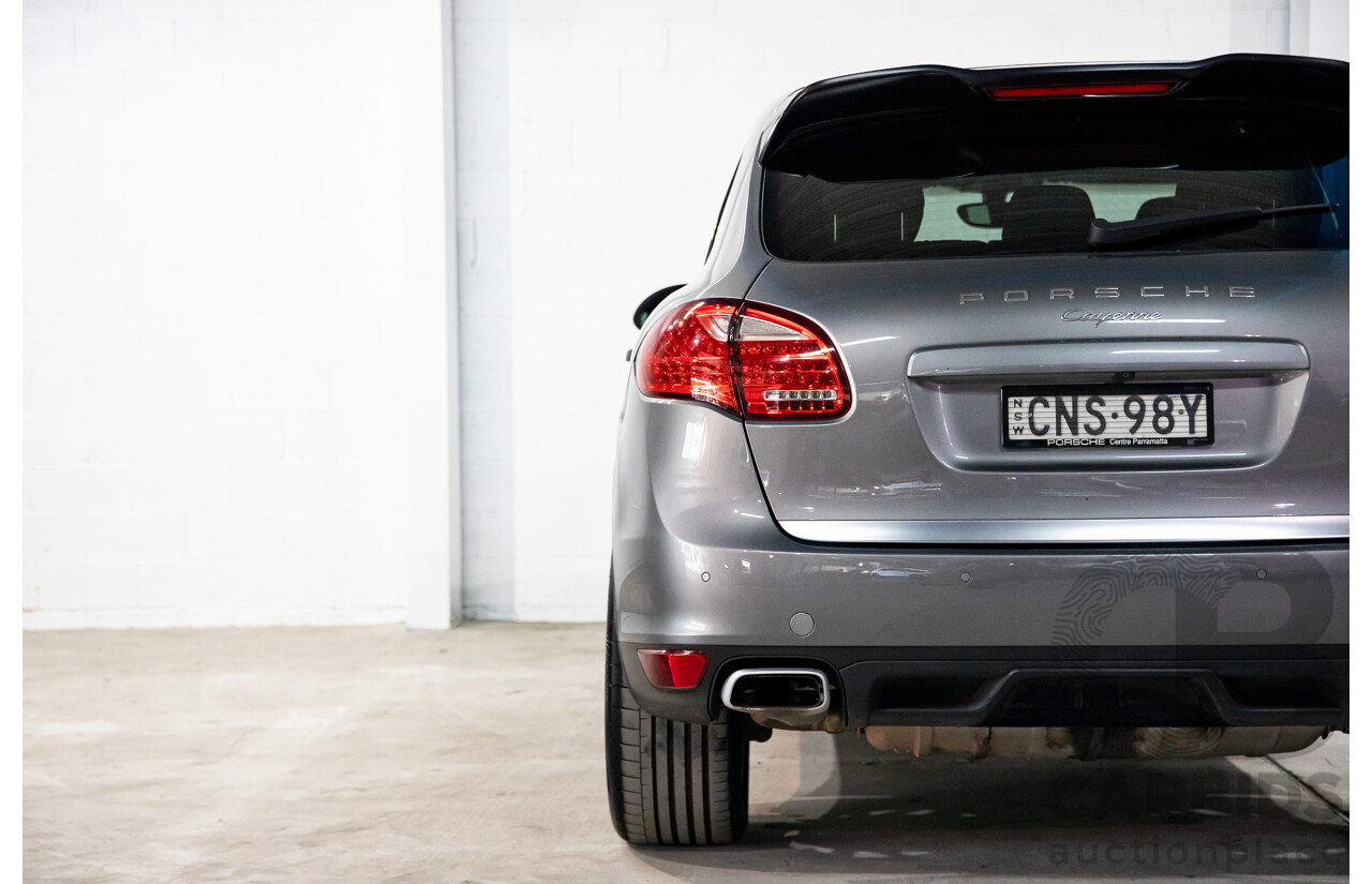 9/2013 Porsche Cayenne Diesel Series 2 MY14 4d Wagon Meteor Grey Metallic Turbo Diesel V6 3.0L