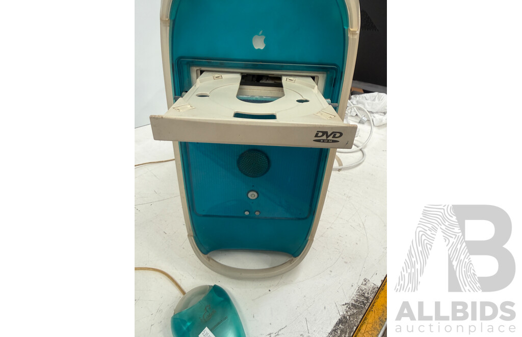 Apple Computer - Power Macintosh G3 Desktop + Apple 17Inch Studio Display (Not Working Possible Electrical Issue) + Genuine Mouse/Keyboard