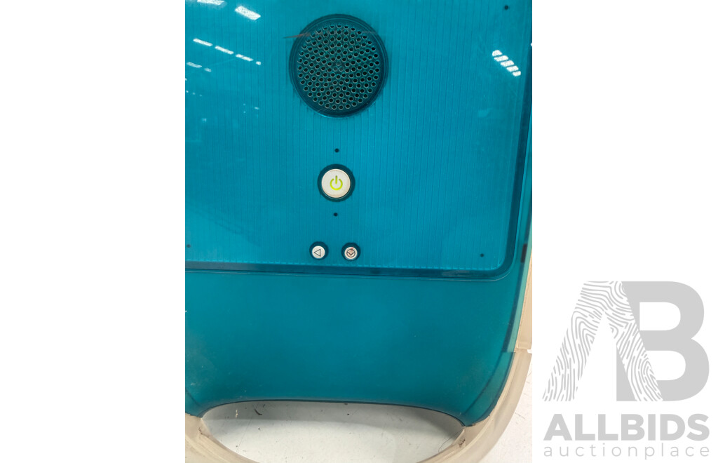 Apple Computer - Power Macintosh G3 Desktop + Apple 17Inch Studio Display (Not Working Possible Electrical Issue) + Genuine Mouse/Keyboard