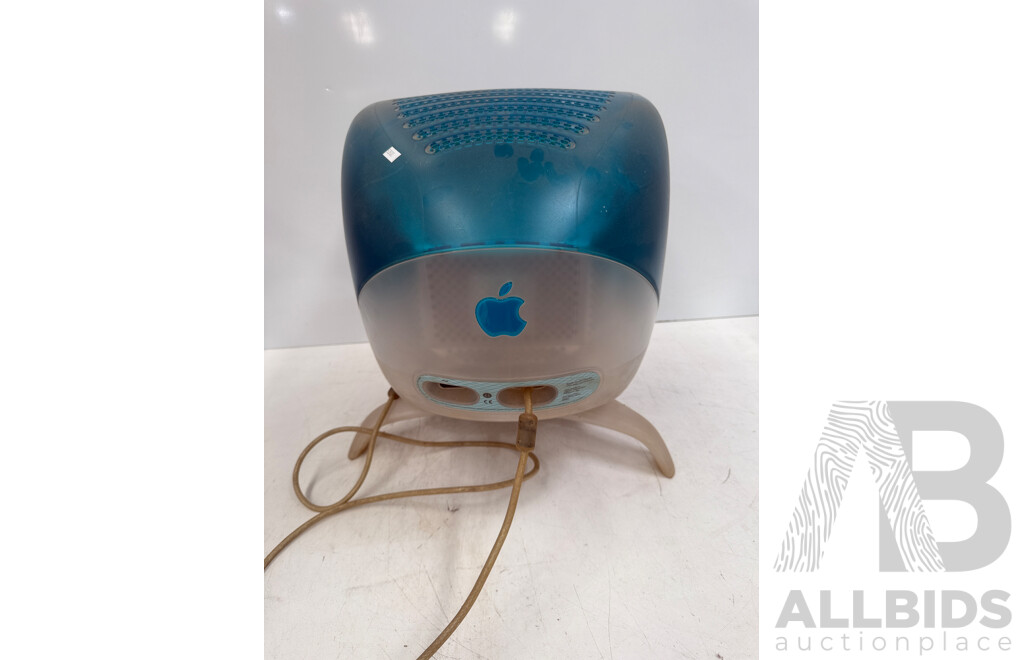 Apple Computer - Power Macintosh G3 Desktop + Apple 17Inch Studio Display (Not Working Possible Electrical Issue) + Genuine Mouse/Keyboard