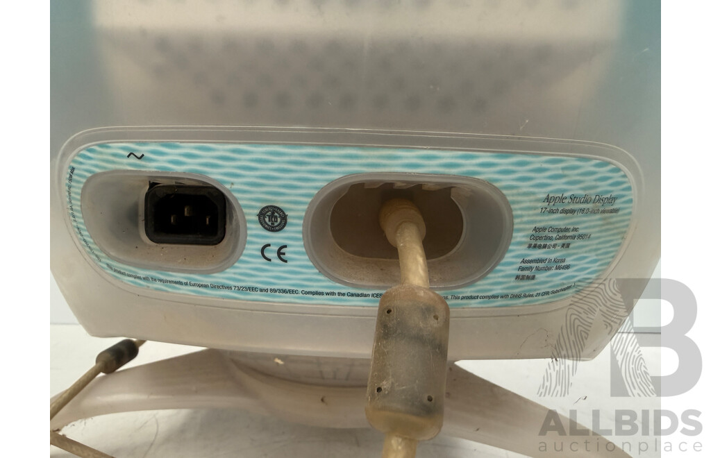 Apple Computer - Power Macintosh G3 Desktop + Apple 17Inch Studio Display (Not Working Possible Electrical Issue) + Genuine Mouse/Keyboard