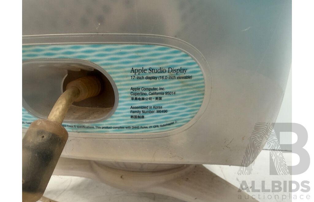 Apple Computer - Power Macintosh G3 Desktop + Apple 17Inch Studio Display (Not Working Possible Electrical Issue) + Genuine Mouse/Keyboard