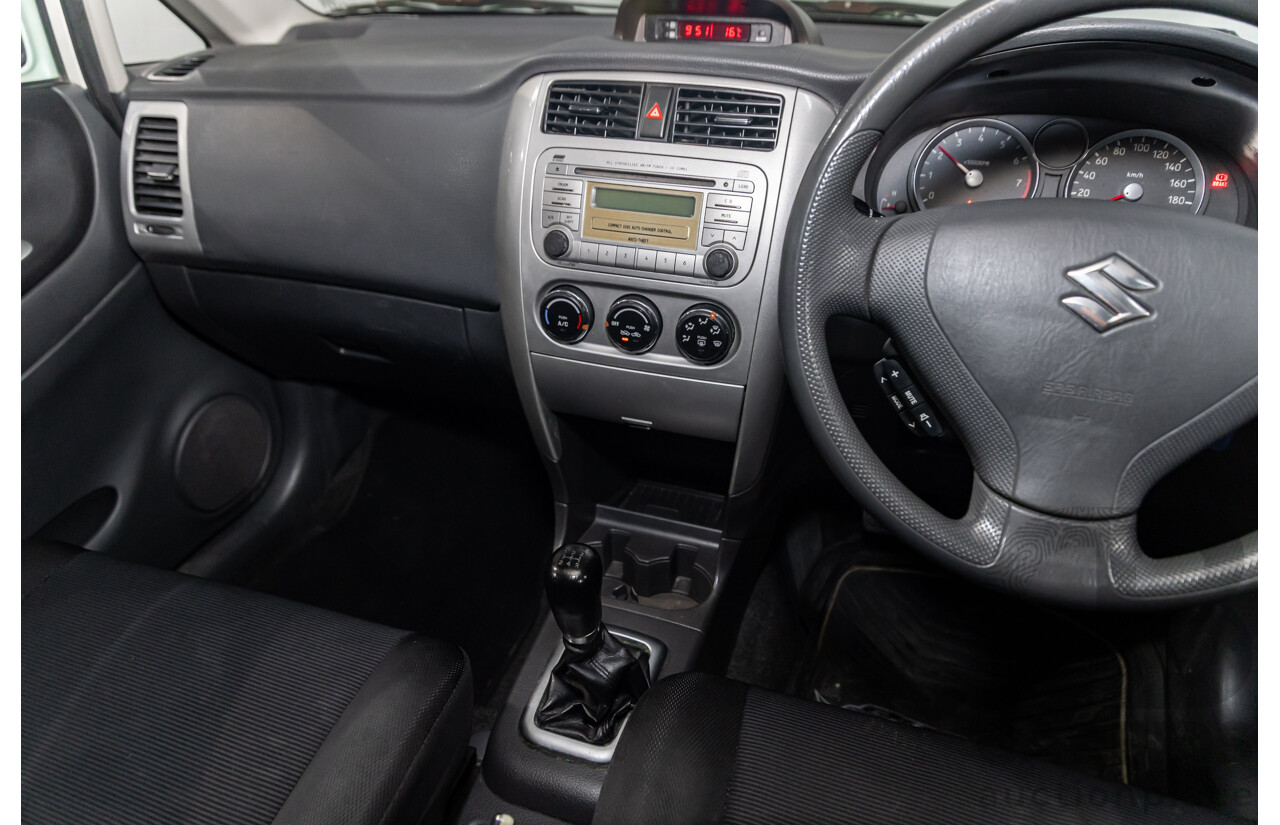 10/2005 Suzuki Liana 4d Sedan Superior White 1.8L