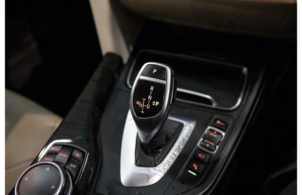 08/2016 BMW 330i Luxury Line (RWD) F30 LCI 4d Sedan Imperial Blue Brilliant Effect Metallic Turbo 2.0L