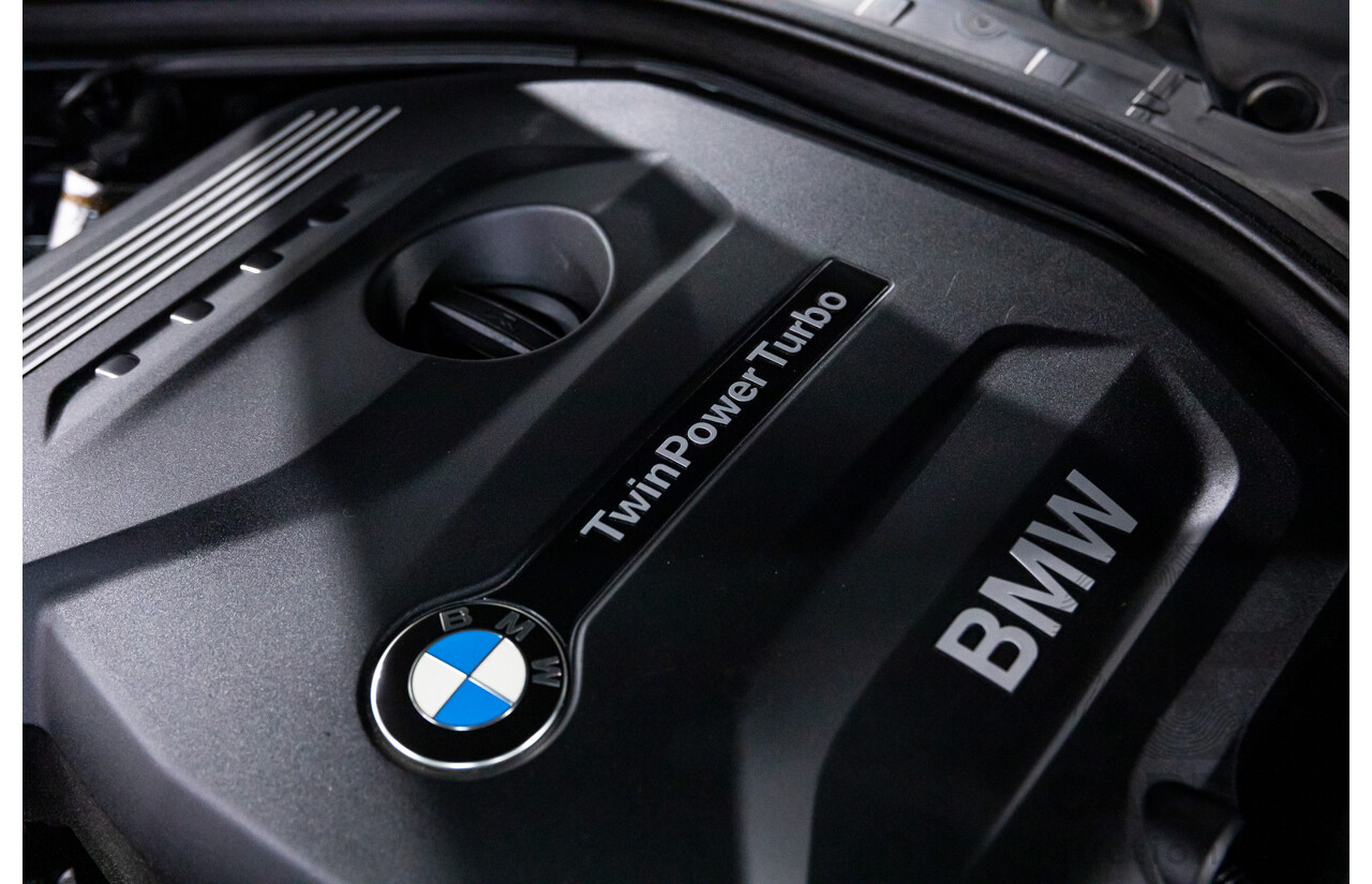 08/2016 BMW 330i Luxury Line (RWD) F30 LCI 4d Sedan Imperial Blue Brilliant Effect Metallic Turbo 2.0L