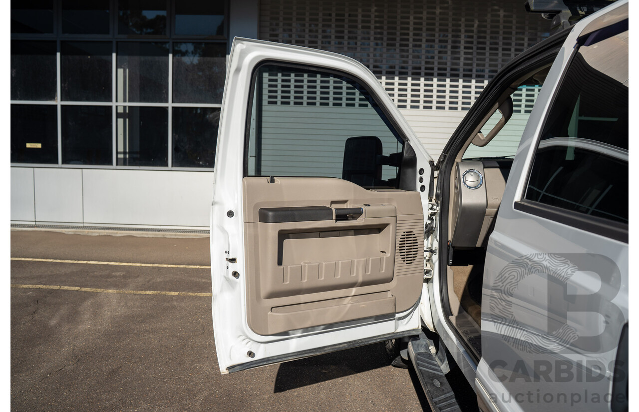 10/2008 Ford F250 XLT Lariat (4x4) RN Crew Cab P/Up Oxford White Twin Turbo Diesel - Powerstroke V8 6.4L