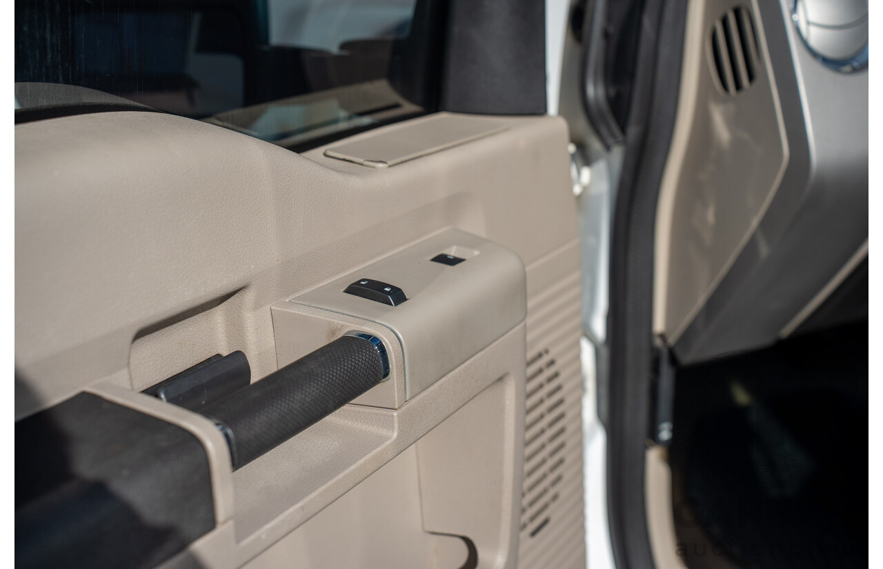 10/2008 Ford F250 XLT Lariat (4x4) RN Crew Cab P/Up Oxford White Twin Turbo Diesel - Powerstroke V8 6.4L