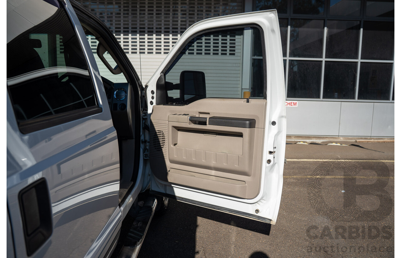 10/2008 Ford F250 XLT Lariat (4x4) RN Crew Cab P/Up Oxford White Twin Turbo Diesel - Powerstroke V8 6.4L