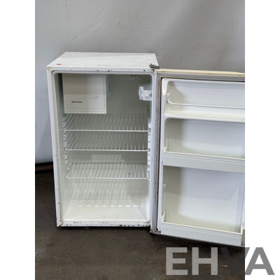 Kelvinator Manual 140 Ltr Bar Fridge