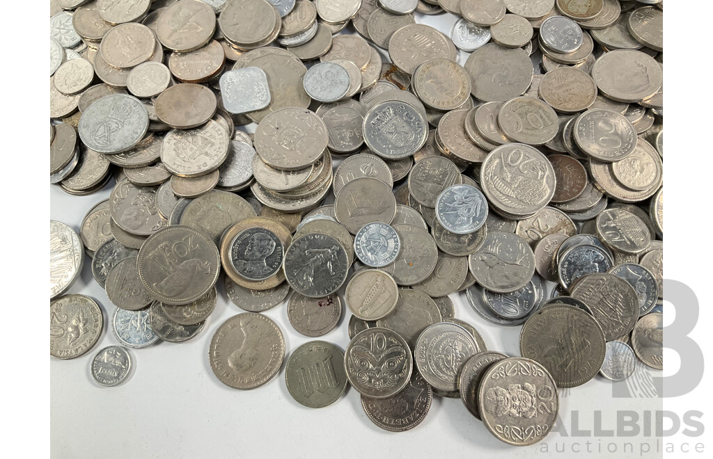 Collection of International Coins Including USA, France, PNG, Hong Kong, New Zealand, Fiji, Argentina, Malaysia and More - Approximately 2.6 Kilograms