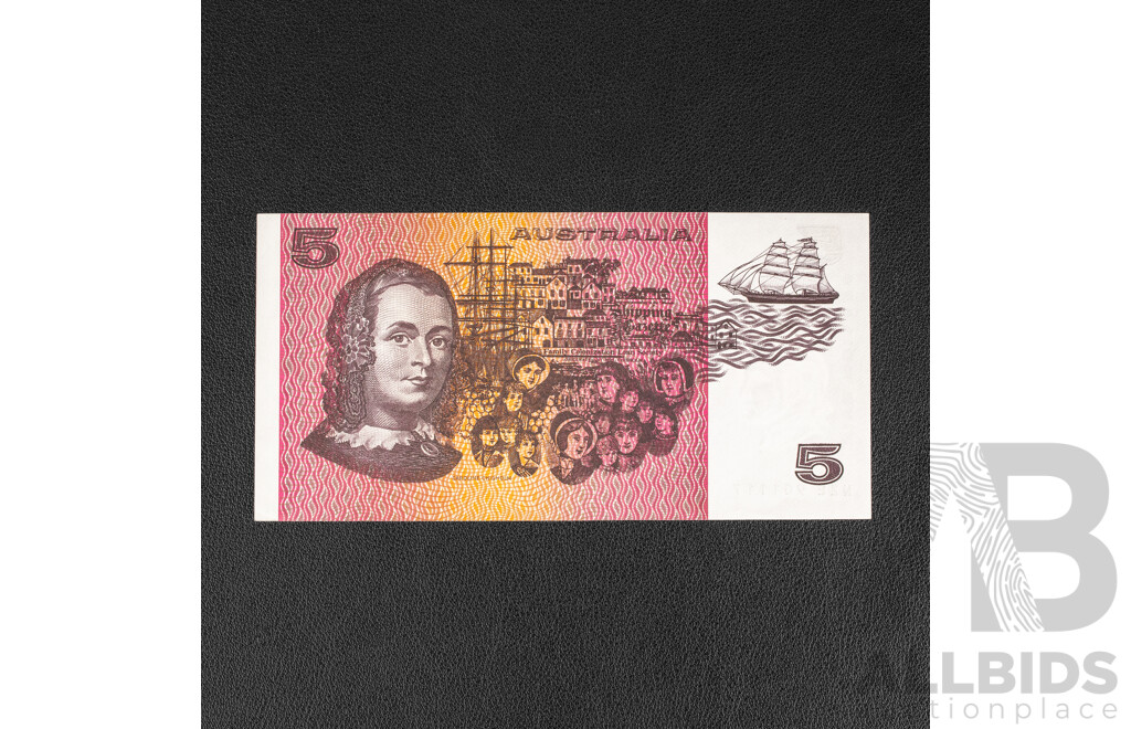 Australian 1979 Five Dollar Note R207, Knight/Stone NZE 901117