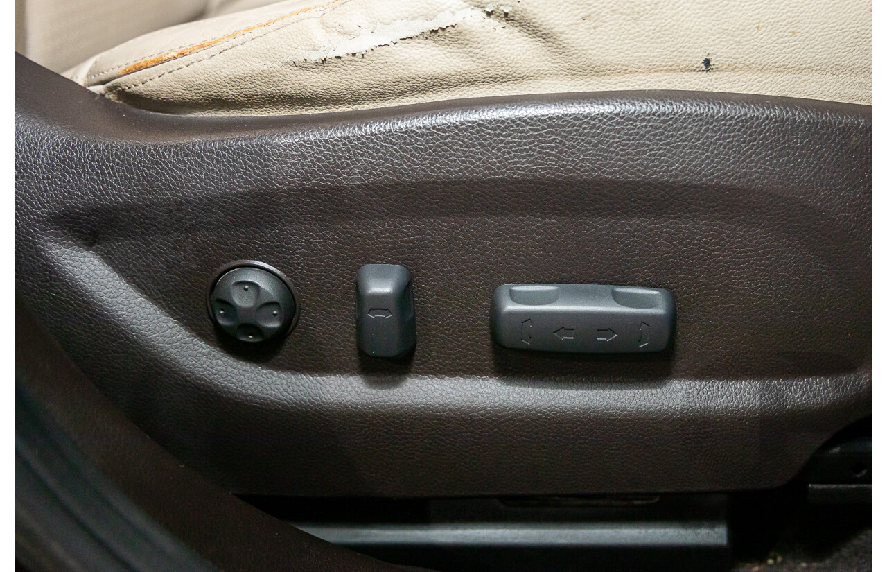 11/2013 Hyundai Santa Fe Highlander CRDi (4x4) DM 4d Wagon Arabian Mocha Pearl Turbo Diesel 2.2L - 7 Seater