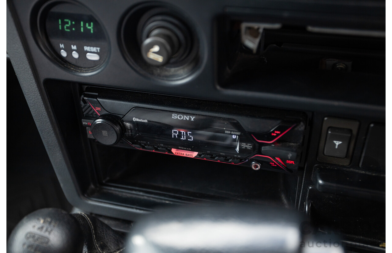 10/1994 Nissan Patrol ST SWB Series 2 (4x4) KY60 GQ 2d Hardtop Big Red / Desert Sand 4.2L