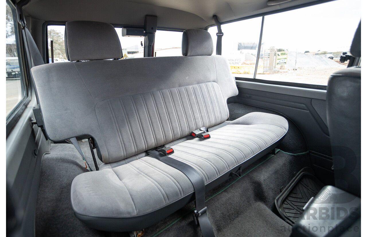 10/1994 Nissan Patrol ST SWB Series 2 (4x4) KY60 GQ 2d Hardtop Big Red / Desert Sand 4.2L