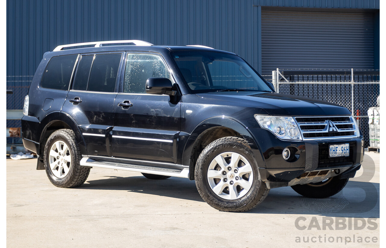 9/2010 Mitsubishi Pajero Platinum Edition NT MY10 4d Wagon Pearl Black Turbo Diesel 3.2L - 7 Seats