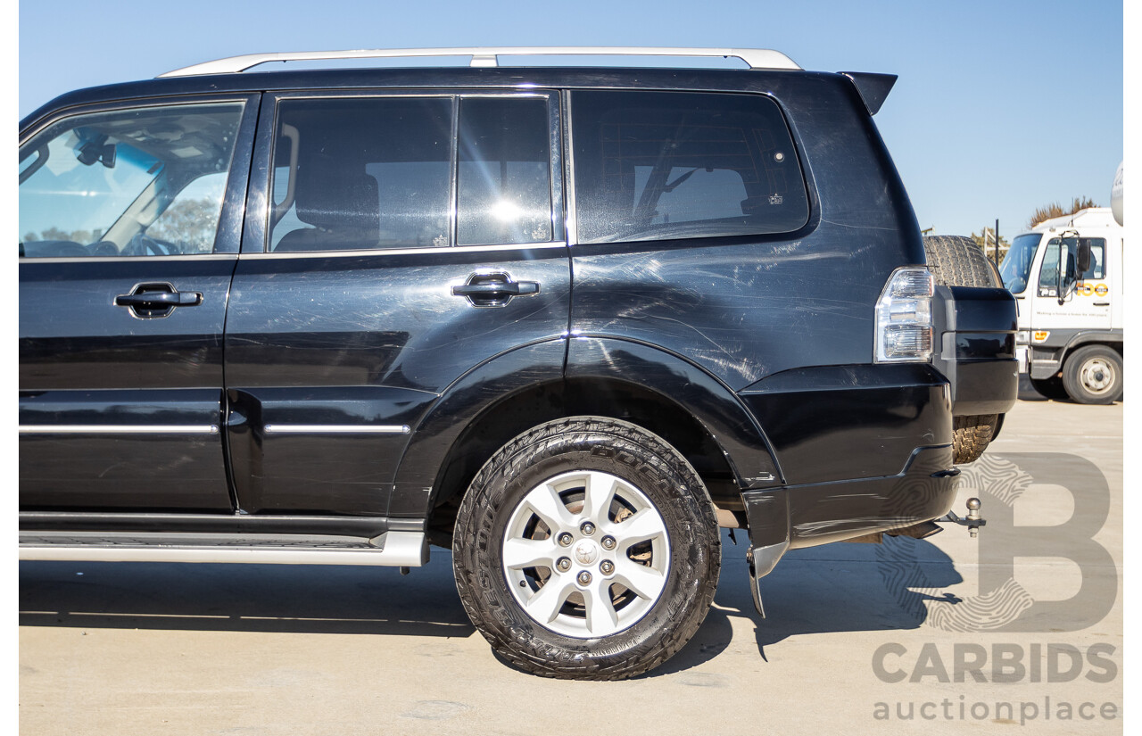9/2010 Mitsubishi Pajero Platinum Edition NT MY10 4d Wagon Pearl Black Turbo Diesel 3.2L - 7 Seats