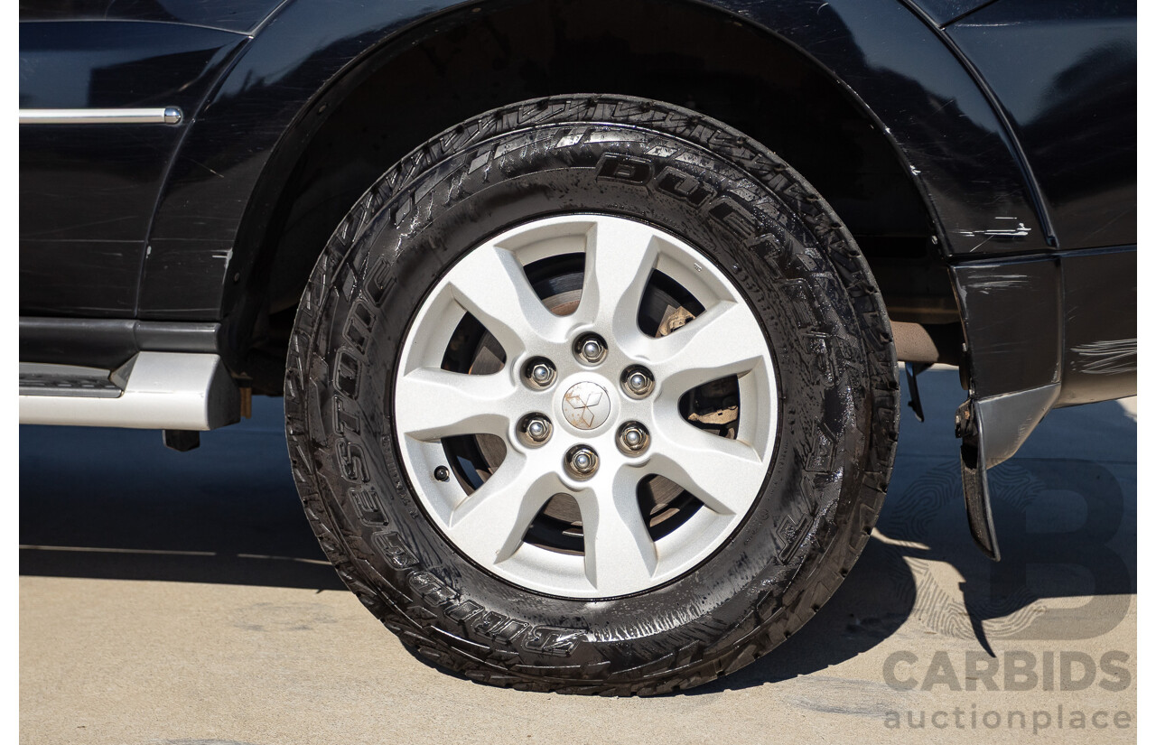 9/2010 Mitsubishi Pajero Platinum Edition NT MY10 4d Wagon Pearl Black Turbo Diesel 3.2L - 7 Seats